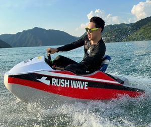 Nouvelle énergie <span class=keywords><strong>l</strong></span>égère Jet Powered Mini <span class=keywords><strong>bateau</strong></span> électrique Sports nautiques <span class=keywords><strong>Petit</strong></span> navire électrique 18KW Haute vitesse Surf Jet Wave Boat - Product Image 6