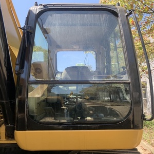Excavatrice sur chenilles hydraulique CAT 330, couleur jaune et noir, avec bras de creusement et chenilles - Product Image 5