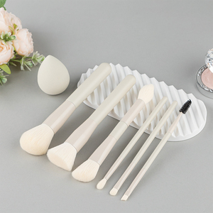 Set di 8 pennelli <span class=keywords><strong>per</strong></span> <span class=keywords><strong>trucco</strong></span> beige con spugna <span class=keywords><strong>per</strong></span> <span class=keywords><strong>il</strong></span> <span class=keywords><strong>trucco</strong></span> e borsa cosmetica trasparente, pennelli con setole sintetiche e manico in legno - Product Image 2