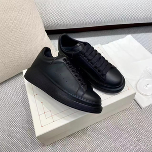 Chaussures de créateurs de luxe Alexanderes Original McQueenes pour femmes, chaussures de sport en maille noire et blanche de haute qualité, unisexe - Product Image 1