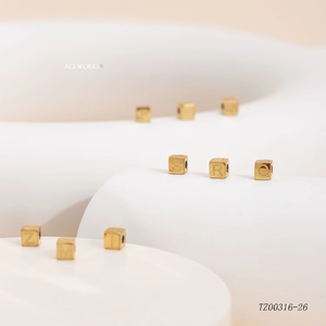 Cubo de Letras con Cuentas |   Cuentas espaciadoras de acero inoxidable de 5 mm con letras del alfabeto en oro PVD de 18 quilates para la fabricación de joyas DIY, pulseras y collares - Product Image 3