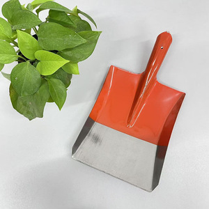 Petite <span class=keywords><strong>pelle</strong></span> carrée en fer à tête triangulaire inversée avec <span class=keywords><strong>manche</strong></span> en bois pour le jardinage, l'agriculture et l'élevage - Product Image 3
