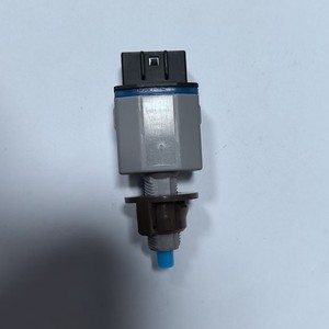 Interruptor de luz de freno Toyota 84340-09200 para reemplazo y reparación de interruptores automotrices - Product Image 4