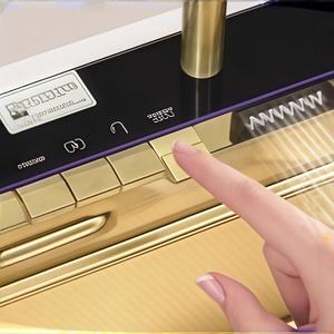 Fregadero de Cocina de Lujo en Acero Inoxidable 304 con Diseño de Panal Dorado en Relieve, Hecho a Mano, con Grifo Inteligente Integrado - Product Image 4