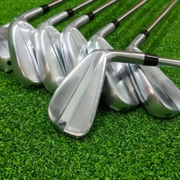 Fers de golf pour droitiers avec manche en acier et semelle large pour des coups longs et droits