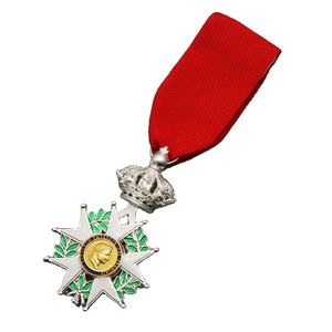 Riproduzione della Medaglia d'Onore della Legione dell'Imperatore Napoleone, Ordine dei Cavalieri Superiori, Design Personalizzato in Lega Metallica Dorata - Product Image 4