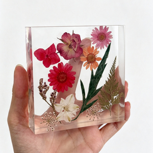 Home Decoration Craft Acrylic <b>Paperweight</b> with Real Flower Inside Dried Flowers Art Resin <b>Paperweight</b> - Product Image 4