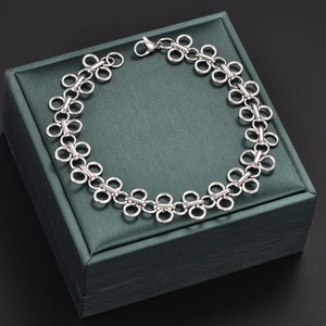 กำไลข้อมือสแตนเลสสีเงินทรงกลม  แบบมีจี้  สำหรับผู้หญิงและผู้ชาย - Product Image 2