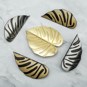 Leaf-Shaped Furniture Handle Zinc Alloy Novelty Design Scandinavian Style For Wardrobe Cabinet <b>Doors</b> Durable <b>Door</b> <b>Knob</b> - Product Image 4
