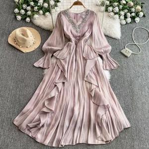 Nuevo vestido de gasa para mujer de estilo francés de alta gama, elegante vestido largo maxi con cuello en V y volantes. - Product Image 1