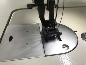 Machine à coudre zigzag à bras long pour couture à trois points et quatre points, équipement de couture pour sièges arrière de voiture RN-1583D - Product Image 3