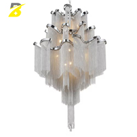 Lustre cascade à pampilles argentées avec finition chrome poli pour hall d'hôtel et entrée – Éclairage de luxe et de caractère