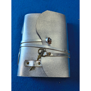 Nuevo Cuaderno Organizador de Cuero Genuino Hecho a Mano, con Grabado de la Madre Tierra, Regalo para el Día de la Tierra - Product Image 2