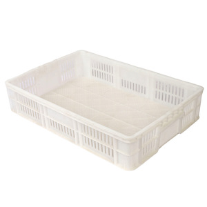 Jaula de plástico grueso apilable para transporte y manipulación de aves de corral, disponible en varios tamaños - Product Image 1