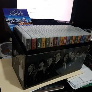 Law & Order : La Série Complète (Saisons 1 à 20) (DVD, 2025, Coffret de 104 Disques) - Product Image 4