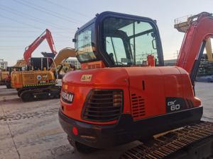 Mini-excavatrice Doosan 60 de 6 tonnes d'occasion, type chenille mobile, marque Komatsu Bobcat, moteur Kawasaki, hydraulique PLC, boîte de vitesses - Product Image 2