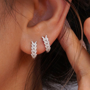 Pendientes de Oreja con Diseño de Hoja de Trigo para Mujer, Diseño Delicado y Elegante, Joyería Versátil para Oficina y Uso Diario - Product Image 2