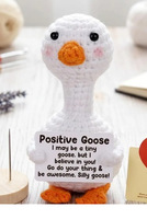 Poupée salamandre en laine crochetée à la main, motif dessin animé, avec message positif, en forme de oie blanche à bec orange et pattes, ornement cadeau pour oiseau