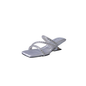 Sandalias casuales de cuero con plataforma y punta cuadrada con cuentas para mujer - Product Image 2