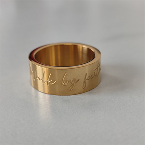 Anello Personalizzato con Incisione Profonda 'She Is <span class=keywords><strong>Fearless</strong></span>' 8mm, Placcato Oro e Argento, Impermeabile, in Acciaio Inossidabile, Gioielli per Donne e Uomini - Product Image 2