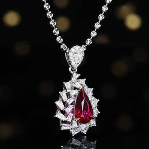 Colgante de rubí natural de Mozambique de 1.02 ct, sin calentar, color sangre de paloma, conjunto de joyería de oro macizo de 18 quilates con 36 diamantes auténticos sudafricanos - Product Image 2