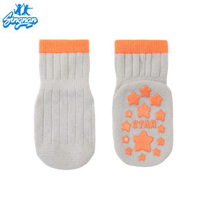 Venta al por mayor de moda transpirable bebés calcetines asequibles de alta calidad antideslizante agarre bebé trampolín Calcetines - Product Image 6
