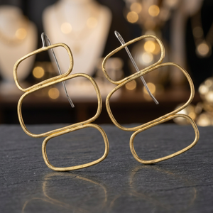 Pendientes de Aro de Latón Hechos a Mano de Soumya Creations, Chapados en Oro, Diseño Geométrico, Vintage, Étnico, Moderno, Unisex - Product Image 3