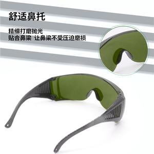 Gafas de seguridad para láser con montura negra, lentes de 2 mm, 10% de transmitancia de luz, para protección en marcado y soldadura láser - Product Image 1