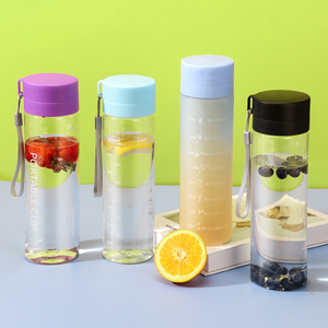 Logotipo personalizado 600ml/800ml <span class=keywords><strong>Deportes</strong></span> Botellas de agua de plástico sin BPA con marcador de tiempo para beber directamente para acampar - Product Image 2