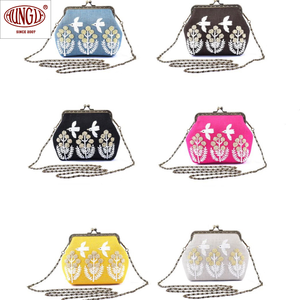 Vente en gros Portefeuille portable élégant brodé pour les occasions formelles, style vintage - Product Image 2