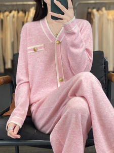 <span class=keywords><strong>ช</strong></span>ุดถักแคชเมียร์สี<span class=keywords><strong>ช</strong></span>มพูสำหรับผู้หญิงเสื้อแจ็คเก็ตคาร์ดิแกนกระดุมสองชิ้นระบายอากาศได้ดีสไตล์ยุโรปฤดูร้อน - Product Image 1