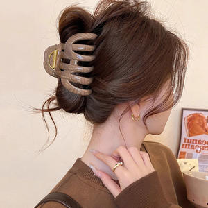 Pinza de Pelo Casual con Diseño de Calabaza Grande, Estilo Retro, con Textura de Madera Acrílica, para la Parte Posterior de la Cabeza, Diseño de Tiburón con Resorte - Product Image 2