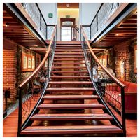 Escalier droit haut de gamme Prima à poutre simple avec marches en chêne pour maison de luxe