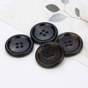 Traje ignífugo <span class=keywords><strong>con</strong></span> 4 agujeros de <span class=keywords><strong>Urea</strong></span> de resina ecológica personalizada <span class=keywords><strong>con</strong></span> borde quemado y técnicas láser - Product Image 3