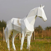 Statue de cheval en fibre de verre debout à vendre