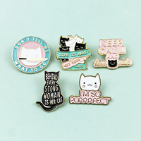 Broche transfrontalière en forme de chaton de dessin animé mignon, bijou personnalisé avec alphabet anglais, pour veste et sac à dos, badge décoratif thermolaqué