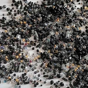 Multi Color & Shape Glass Seed Beads Mix DIY Pulseras hechas a mano Collares Pendientes Bolsos Fabricación de joyas Accesorios Paquete de 10g - Product Image 5