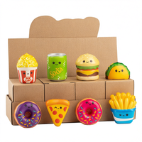 BT 12 pièces Mini jouets à presser Boîte mystère Pack cadeau surprise scolaire Nouvel An Chinois Assortiment de jouets squishy à remontée lente en forme de frites Kawaii