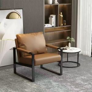 Sofá Minimalista Ergonómico GQK Nórdico Ligero de Una Plaza en Cuero Sintético con Estructura Metálica para Tienda de Ropa Online - Product Image 3