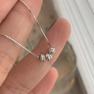 Collar con Colgante de Diamantes Brillantes Mini en Plata de Ley S925, Exquisito Collar de Cuentas Fino Versátil en Azul Marino - Product Image 1