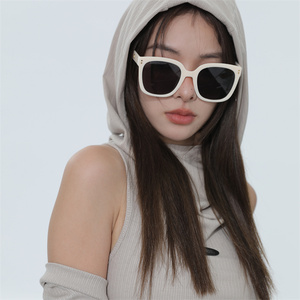 Lunettes de soleil unisexes 2023 nouveau style UV400 monture PC type 3, effet amincissant pour grands visages, protection solaire de voyage - Product Image 2
