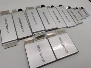 เซลล์แบตเตอรี่ลิเธียมโพลิเมอร์ OEM 400 Wh/kg 450 Wh/kg 3.7V-3.95V เซลล์ 10C-150C 10000mAh 32000mAh ถึง 84000mAh - Product Image 2