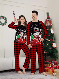 Pyjamas de famille à motif bonhomme de neige et carreaux Buffalo, rouge et noir, pour les fêtes de Noël, idéal pour les séances photo de famille - Product Image 2