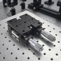Table rotative manuelle à 2 axes OEM avec réglage de déplacement et plage de réglage de la pente ±5 °   Plage d'ajustement de la rotation et du guichet de rotation ±4 °
