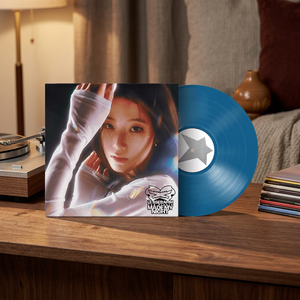 LE SSERAFIM Segundo Álbum Sencillo [Made My Night] Vinilo (Versión SKY BLUE) Libro Electrónico de Música K-Pop (CD) en Papel y Plástico, Idioma Coreano - Product Image 3