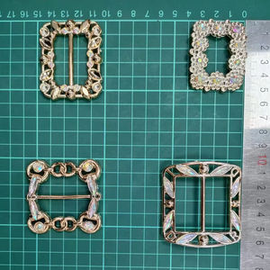 Exquisitos abalorios de plástico para zapatos, símbolos de moda, zapatos de mujer a la moda, hebillas de plástico pequeñas decorativas para zapatos de mujer, hebilla - Product Image 1