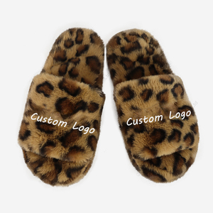 Özel Nakışlı Erkek Açık Burunlu Hafızalı Köpük Tüylü Leopar Desenli Peluş Suni Kürk Terlik - Product Image 1