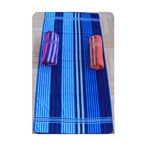 Toallas de rizo a rayas ecológicas, hechas de 100% algodón e hilo reciclado para una sensación suave y un rendimiento de secado confiable. - Product Image 5