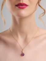 Collier Médaille Lavande Céleste avec Disque d'Améthyste Brute et Perle d'Eau Douce, Chaîne Dorée, Bijou Élégant à Double Pierre pour Femme