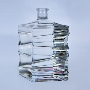 Whisky y <span class=keywords><strong>Vodka</strong></span> al por Mayor en Botella <span class=keywords><strong>de</strong></span> Vidrio <span class=keywords><strong>de</strong></span> 1000 ML Directamente del Fabricante con <span class=keywords><strong>Precio</strong></span> Competitivo - Product Image 4